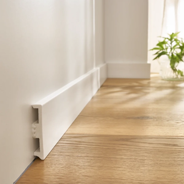 AVIA XL - Sockelleisten Weiß zum Kleben - 80 mm