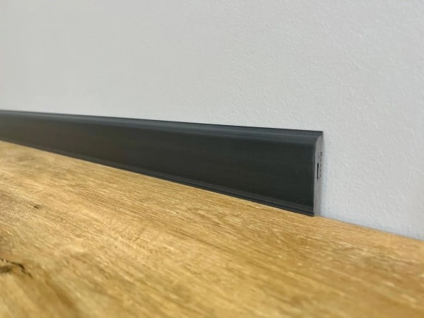 Superflexible Fußleiste 60mm ANTHRAZIT - 100% WASSERFESTE