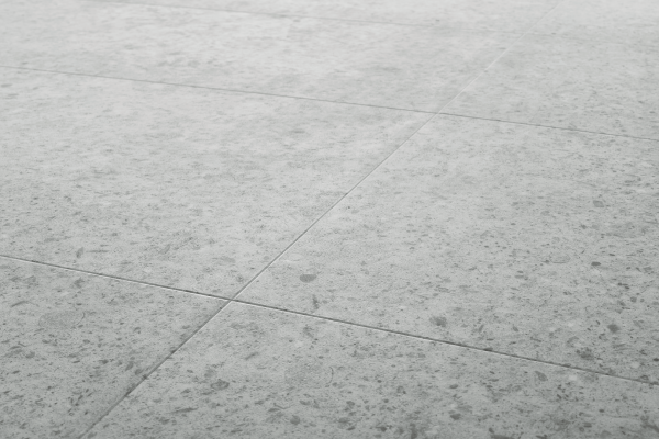 Klick Vinyl mit Trittschalldämmung Fliesenoptik - XXL - Aveiro Silver - 91,4 x 45,7 cm - Vinylboden Steinoptik